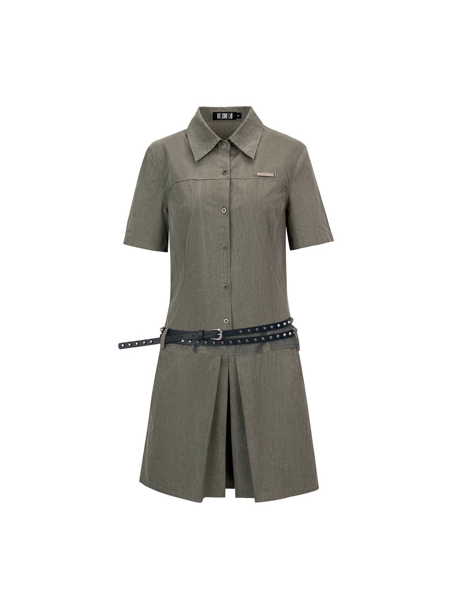 CASUAL OUTDOOR PLEATED DRESS.